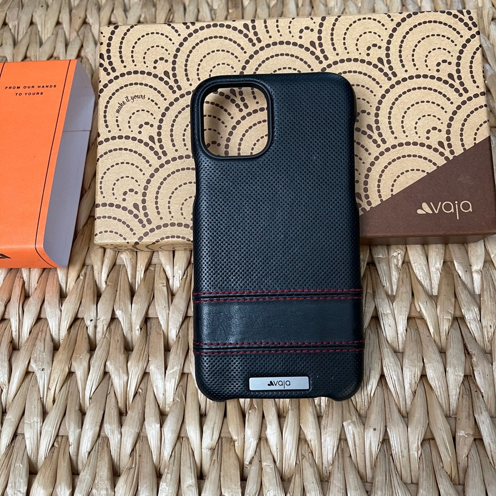 Vaja iPhone 11 Pro Leather Case